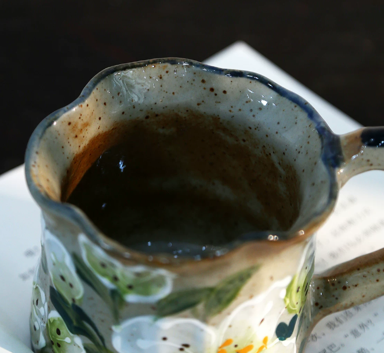 Hand-Painted Underglaze Retro Ceramic Coffee Mug by Linsen Ceramics — detail